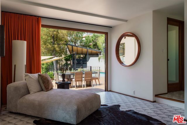 2551 Glendower Avenue, Los Angeles, CA 90027