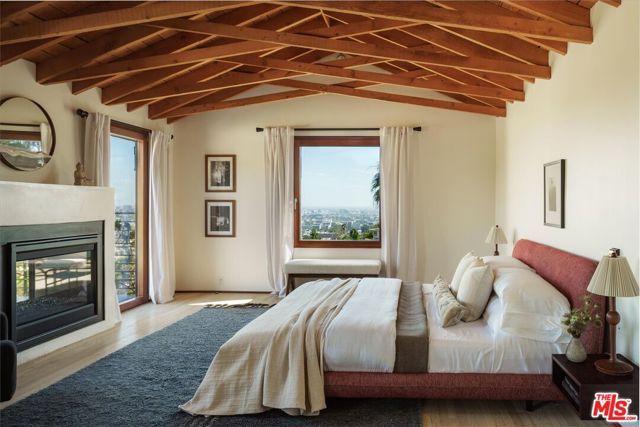 2551 Glendower Avenue, Los Angeles, CA 90027