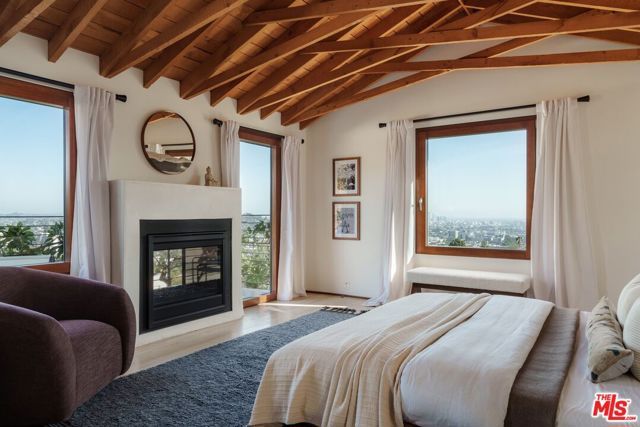 2551 Glendower Avenue, Los Angeles, CA 90027