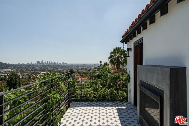 2551 Glendower Avenue, Los Angeles, CA 90027