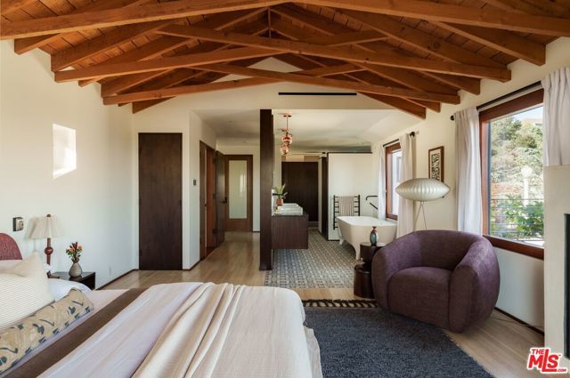 2551 Glendower Avenue, Los Angeles, CA 90027