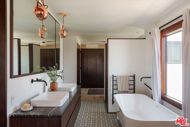 2551 Glendower Avenue, Los Angeles, CA 90027