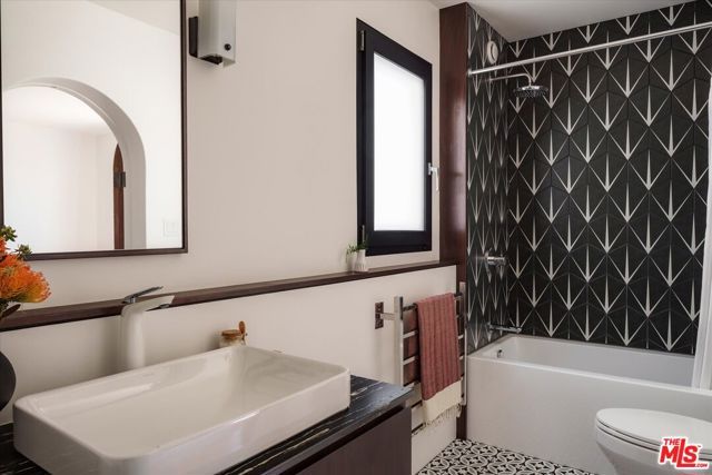 2551 Glendower Avenue, Los Angeles, CA 90027