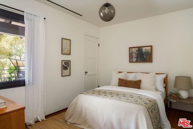 2551 Glendower Avenue, Los Angeles, CA 90027