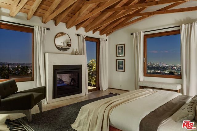 2551 Glendower Avenue, Los Angeles, CA 90027