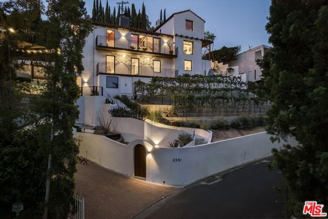 2551 Glendower Avenue, Los Angeles, CA 90027