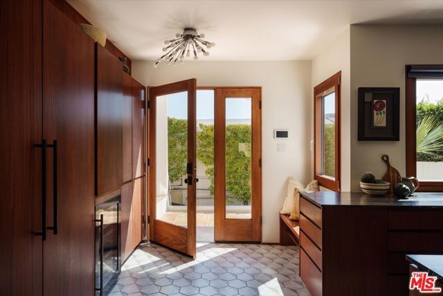 2551 Glendower Avenue, Los Angeles, CA 90027