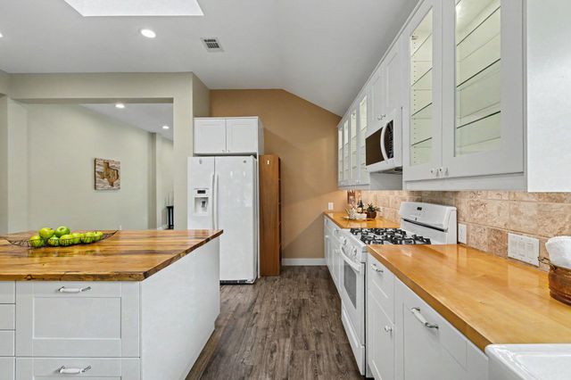 1909 Holly Hill DR, Leander, TX 78641