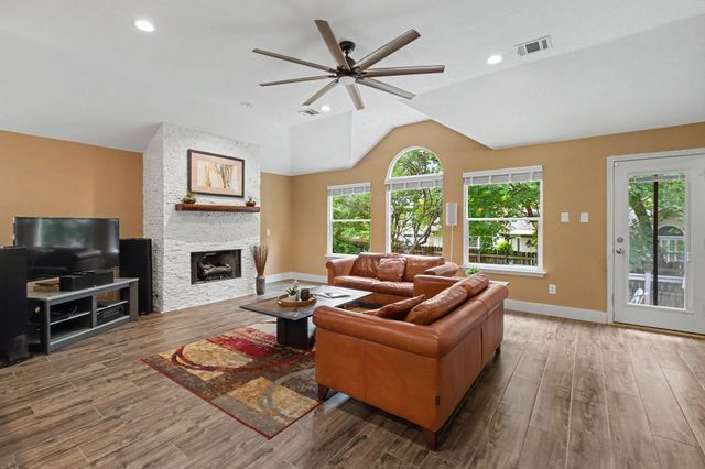1909 Holly Hill DR, Leander, TX 78641