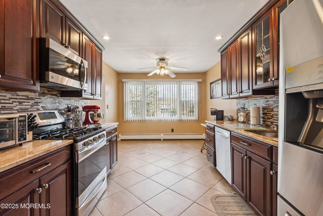 27 Dorset Court, Franklin Twp, NJ 08873