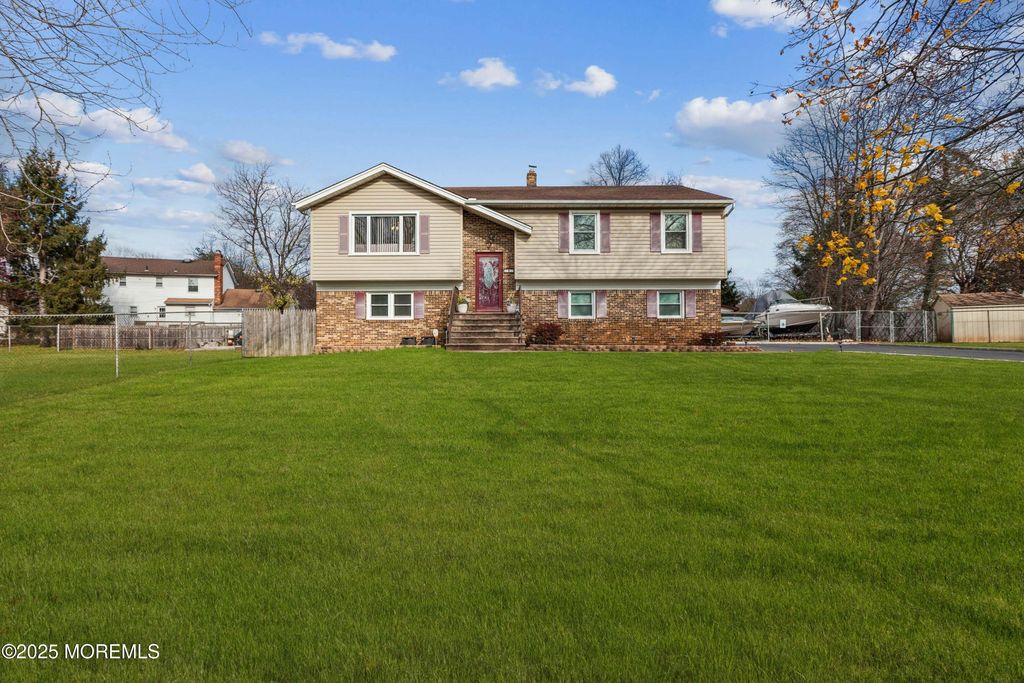 27 Dorset Court, Franklin Twp, NJ 08873