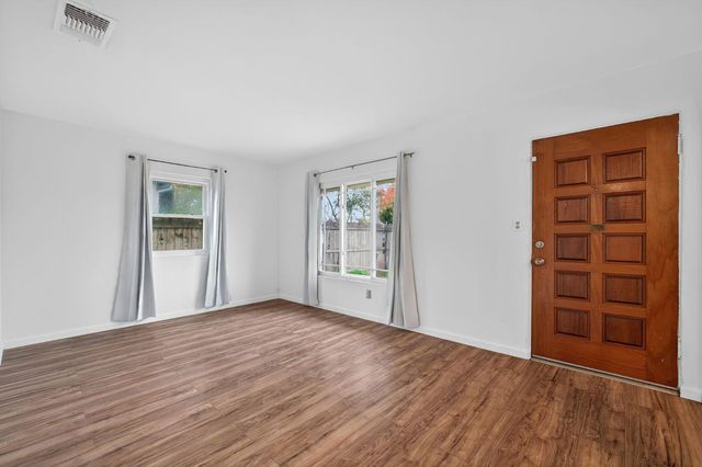 2812 Plover St, Sacramento, CA 95815