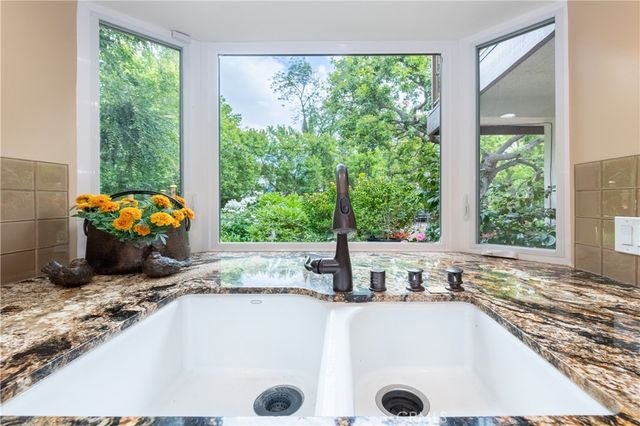 5340 Calvin Avenue, Tarzana, CA 91356