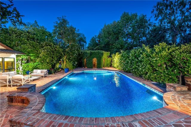 5340 Calvin Avenue, Tarzana, CA 91356