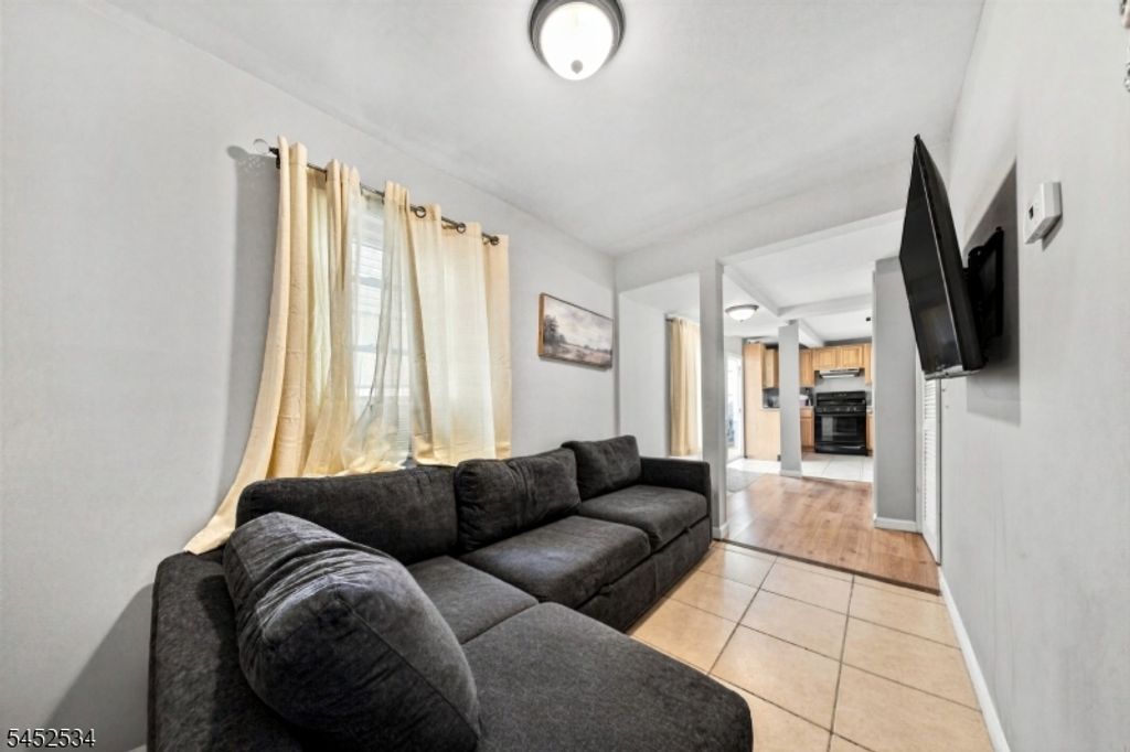 212 Port Ave, Elizabeth City, NJ 07206 — photo 2