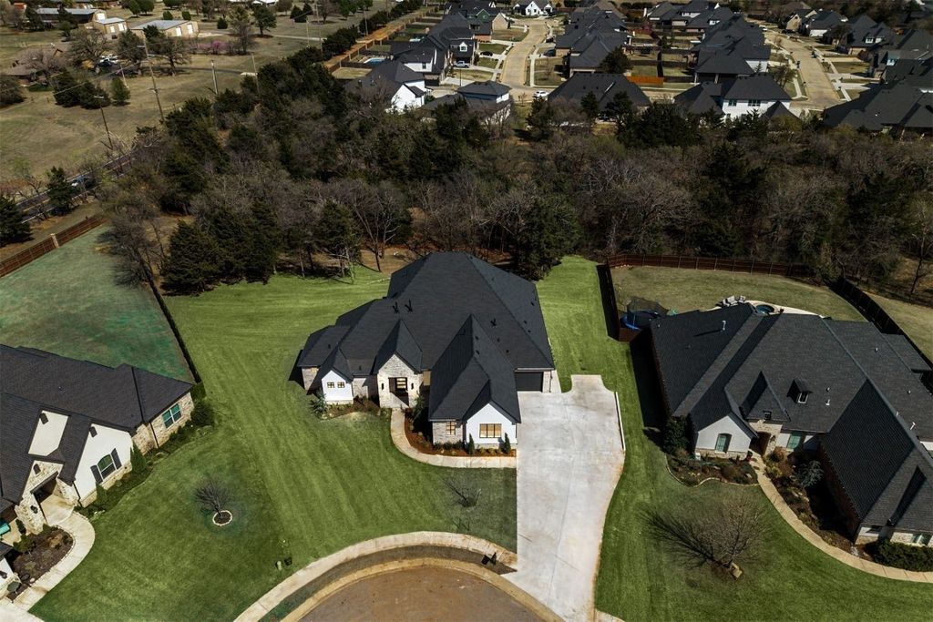 1101 Gateway Bridge Road, Edmond, OK 73034