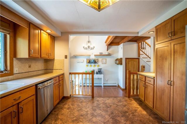 39 Winslow Road, Cheshire, CT 06410