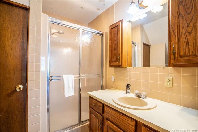 39 Winslow Road, Cheshire, CT 06410