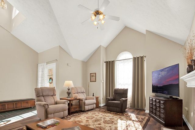 501 Sheridan Ln, Murrysville, PA 15632