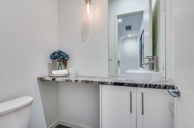 3812 San Jacinto Street 207, Dallas, TX 75204