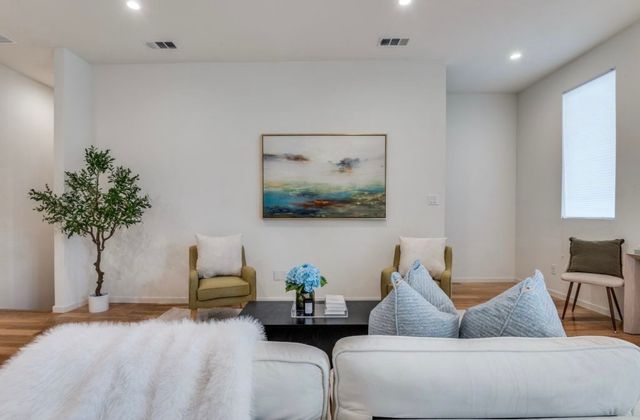 3812 San Jacinto Street 207, Dallas, TX 75204