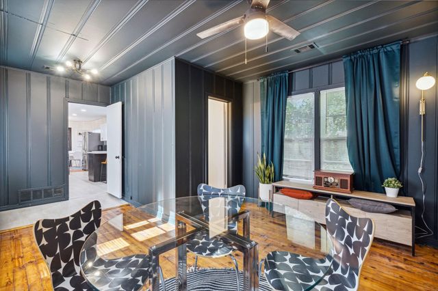 2435 W 10th Street, Dallas, TX 75211