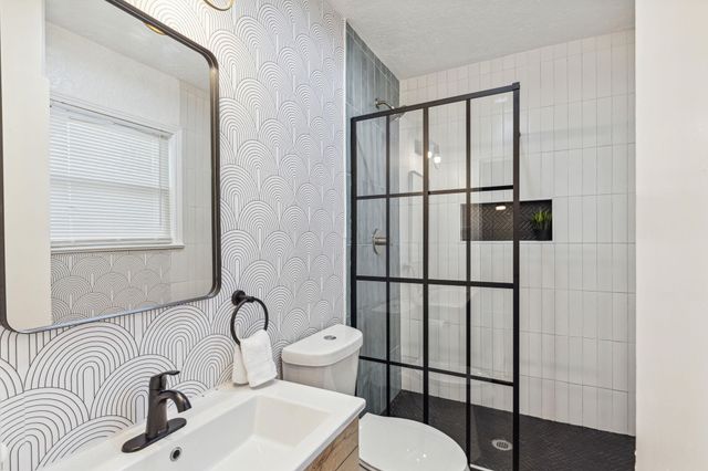 2435 W 10th Street, Dallas, TX 75211