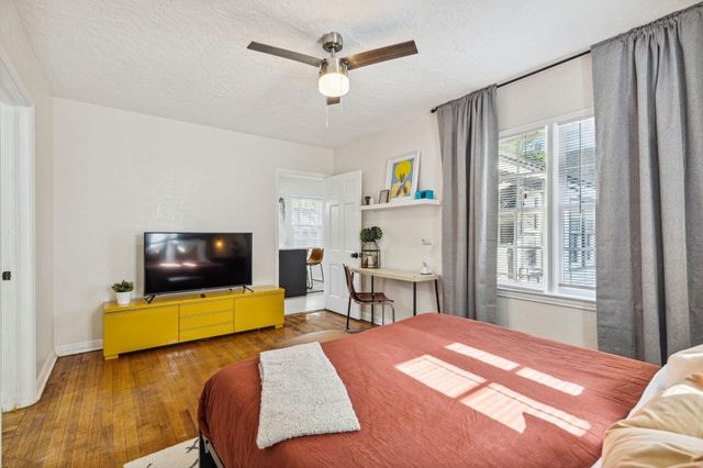 2435 W 10th Street, Dallas, TX 75211