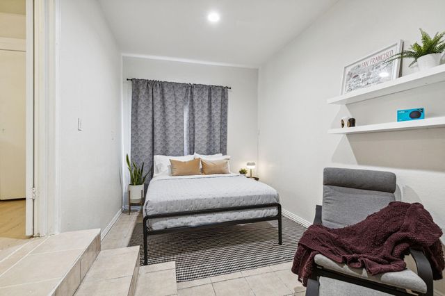 2435 W 10th Street, Dallas, TX 75211