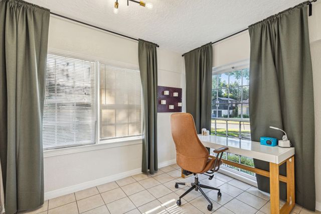 2435 W 10th Street, Dallas, TX 75211