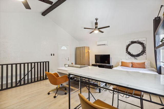 2435 W 10th Street, Dallas, TX 75211