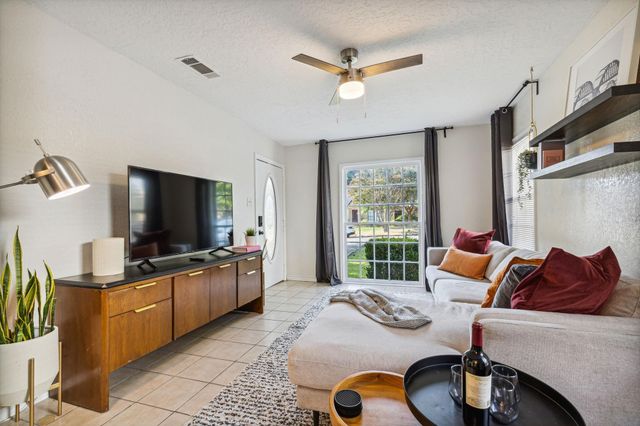 2435 W 10th Street, Dallas, TX 75211