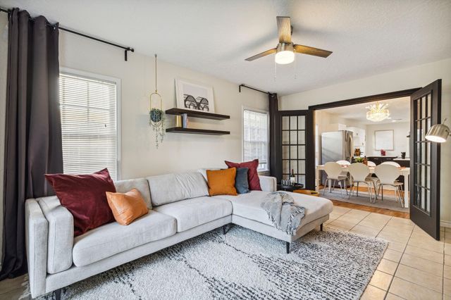 2435 W 10th Street, Dallas, TX 75211