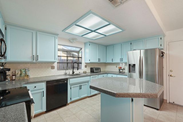 337 Gardner Pl, Lathrop, CA 95330