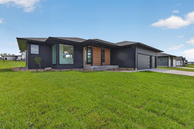 1703 Red Tail Drive, Waterloo, IA 50701