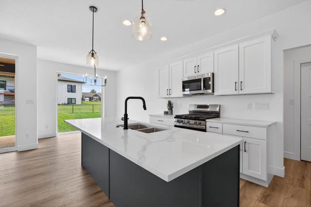 1703 Red Tail Drive, Waterloo, IA 50701
