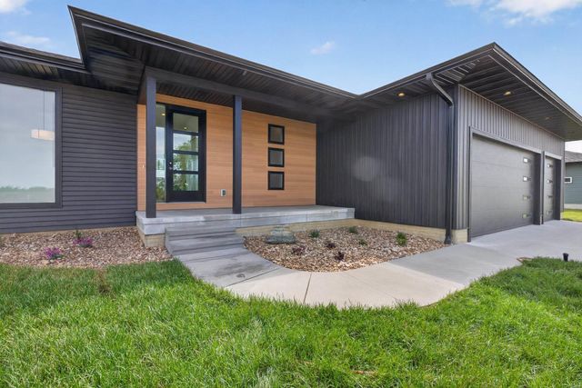 1703 Red Tail Drive, Waterloo, IA 50701