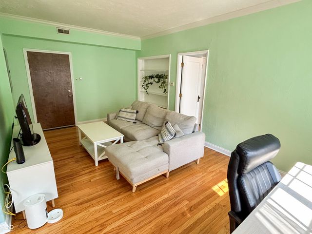 5347 N College Avenue 214, Indianapolis, IN 46220