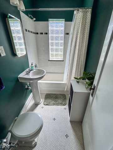 5347 N College Avenue 214, Indianapolis, IN 46220