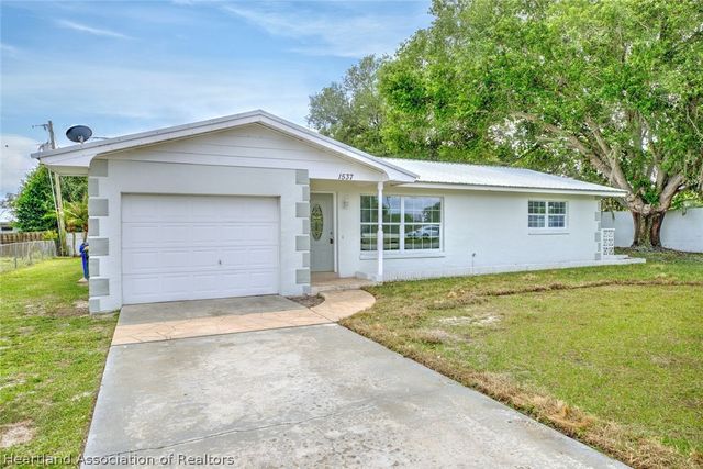 1537 Vicki Drive, Sebring, FL 33870