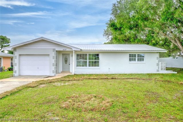 1537 Vicki Drive, Sebring, FL 33870