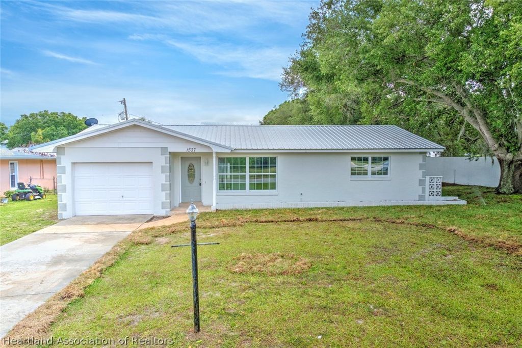 1537 Vicki Drive, Sebring, FL 33870