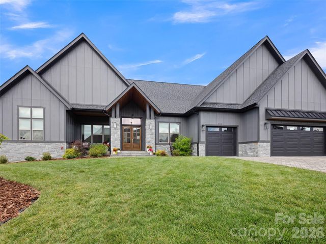 582 Daniel Circle Drive, Mills River, NC 28759
