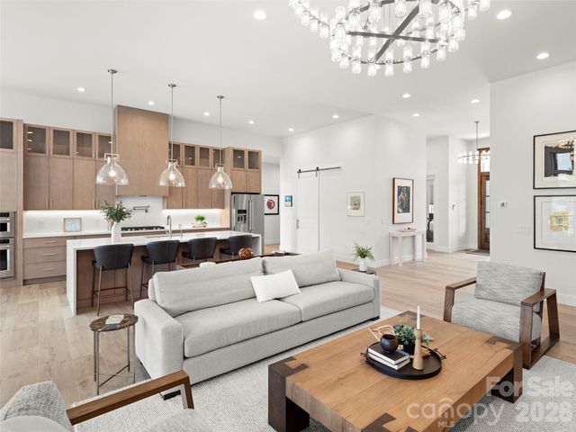 582 Daniel Circle Drive, Mills River, NC 28759