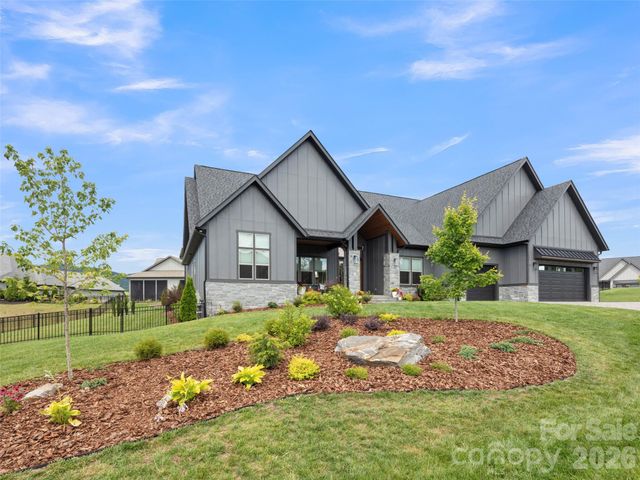 582 Daniel Circle Drive, Mills River, NC 28759