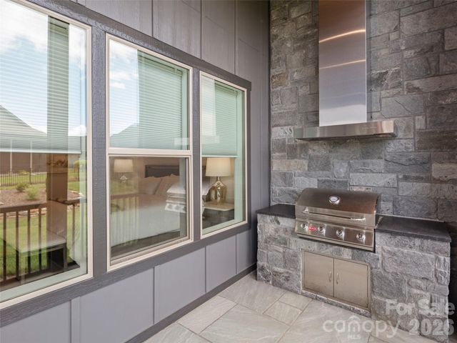 582 Daniel Circle Drive, Mills River, NC 28759