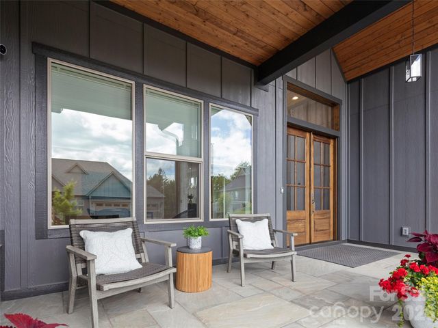 582 Daniel Circle Drive, Mills River, NC 28759