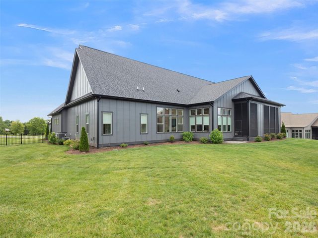 582 Daniel Circle Drive, Mills River, NC 28759