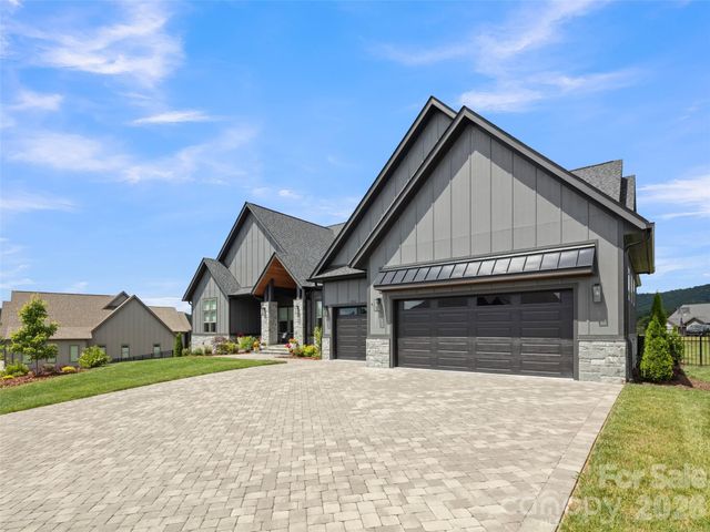 582 Daniel Circle Drive, Mills River, NC 28759