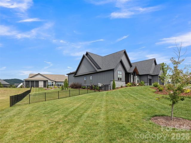 582 Daniel Circle Drive, Mills River, NC 28759